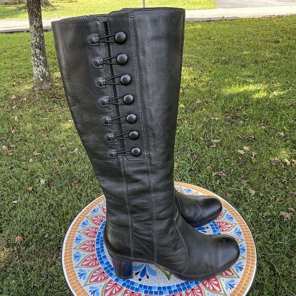 Clarks Victorian Black Leather Womens Sz US 8M Knee Boots Heels Retro 2011 RARE - Picture 1 of 11